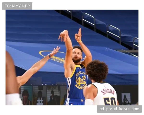 亚历山大连续140场得分超20分，超越张伯伦创历史第一纪录